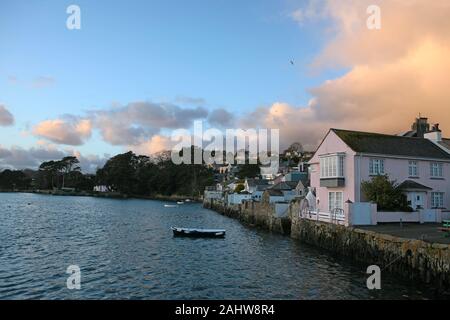 Spülen aus der Kai, Penryn Fluss, Cornwall Stockfoto