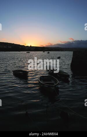 Sonnenuntergang auf der Penryn River von Flushing, Cornwall, Großbritannien Stockfoto