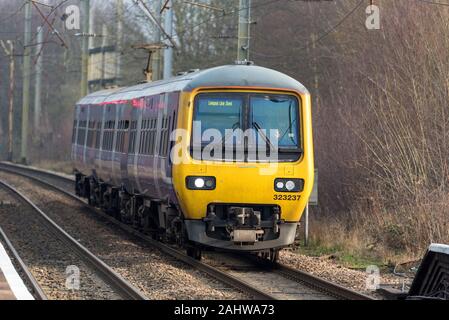 Northern Rail britische Klasse 323 elektrische Triebzüge Personenzug Stockfoto