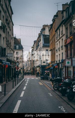 Rue Mouffetard, im Quartier Latin (5. Arrondissement), Paris, Frankreich Stockfoto