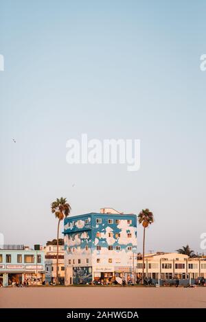 Gebäude entlang der Küste Spaziergang in Venice Beach, Los Angeles, Kalifornien Stockfoto