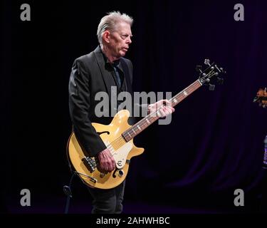 FORT LAUDERDALE, FL - Dezember 31: Hot Tuna Sylvester Psychedelic Party für das Neue Jahr am Parker Playhouse durchführen am 31 Dezember, 2019 in Fort Lauderdale, Florida. Quelle: MPI04/MedaPunch Stockfoto