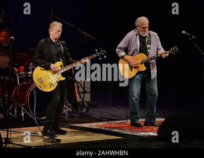 FORT LAUDERDALE, FL - Dezember 31: Hot Tuna Sylvester Psychedelic Party für das Neue Jahr am Parker Playhouse durchführen am 31 Dezember, 2019 in Fort Lauderdale, Florida. Quelle: MPI04/MedaPunch Stockfoto