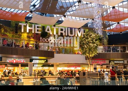 St Enoch Shopping Center - das Atrium Foodcourt - Glasgow, Schottland, Großbritannien Stockfoto