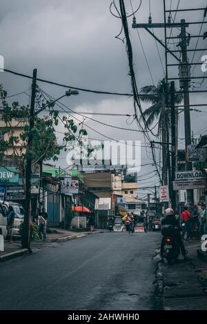 Eine Straße in Antipolo City, Rizal, Philippinen Stockfoto