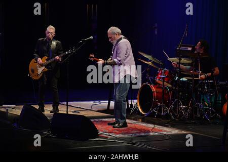 FORT LAUDERDALE, FL - Dezember 31: Hot Tuna Sylvester Psychedelic Party für das Neue Jahr am Parker Playhouse durchführen am 31 Dezember, 2019 in Fort Lauderdale, Florida. Quelle: MPI04/MedaPunch Stockfoto