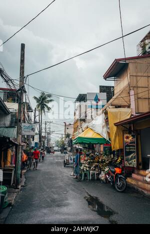 Eine Straße in Antipolo City, Rizal, Philippinen Stockfoto