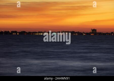 Fort Myers Strand von Sanibel Island gesehen. Sanibel, Florida, USA. Stockfoto