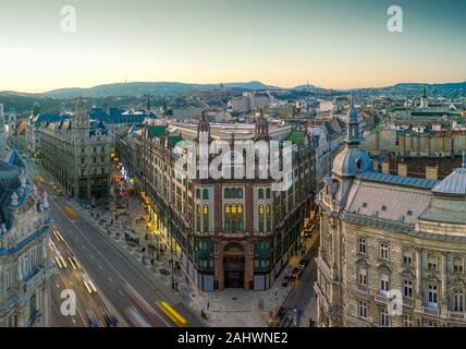 Europa Ungarn Budapest Pariser Hof. Burdern Haus zwischen 1909-12 errichtet. Renewd 2019. Hotel Stockfoto