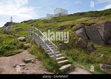 Die Schritte in der Nähe von Cape Spear Leuchtturm in Neufundland und Labrador, Kanada. Der Leuchtturm wurde im Jahr 1836 gebaut und ist ein National Historic Site. Stockfoto