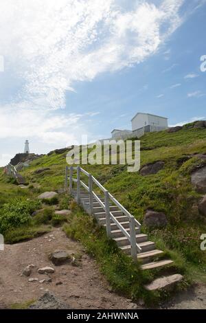 Die Schritte in der Nähe von Cape Spear Leuchtturm in Neufundland und Labrador, Kanada. Der Leuchtturm wurde im Jahr 1836 gebaut und ist ein National Historic Site. Stockfoto