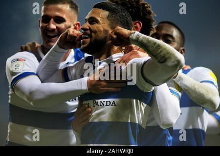 London, Großbritannien. 1. Jan 2020. Nahki Brunnen der Queens Park Rangers (m) feiert mit Teamkollegen nach dem sechsten Ziel seines Teams zählen während EFL Skybet Meisterschaft übereinstimmen, Queens Park Rangers v Cardiff City an Der kiyan Prinz Stiftung Stadium, Loftus Road in London am Tag der neuen Jahre, Mi 1. Januar 2020. Dieses Bild dürfen nur für redaktionelle Zwecke verwendet werden. Nur die redaktionelle Nutzung, eine Lizenz für die gewerbliche Nutzung erforderlich. Keine Verwendung in Wetten, Spiele oder einer einzelnen Verein/Liga/player Publikationen. pic von Tom Smeeth/Andrew Orchard sport Fotografie/Alamy leben Nachrichten Stockfoto