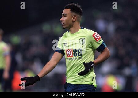 London, Großbritannien. 01 Jan, 2020. Junior Stanislas von Bournemouth an schaut. Premier League match, West Ham United v AFC Bournemouth an der London Stadium, Queen Elizabeth Olympic Park in London am Tag der neuen Jahre, Mi 1. Jan 2020. Dieses Bild dürfen nur für redaktionelle Zwecke verwendet werden. Nur die redaktionelle Nutzung, eine Lizenz für die gewerbliche Nutzung erforderlich. Keine Verwendung in Wetten, Spiele oder einer einzelnen Verein/Liga/player Publikationen. pic von Steffan Bowen/Andrew Orchard sport Fotografie/Alamy Live news Credit: Andrew Orchard sport Fotografie/Alamy leben Nachrichten Stockfoto