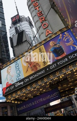 New Amsterdam Theatre Marquee auf der West 42nd Street, New York, USA Stockfoto