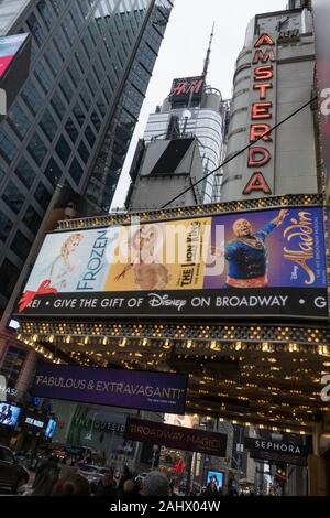 New Amsterdam Theatre Marquee auf der West 42nd Street, New York, USA Stockfoto