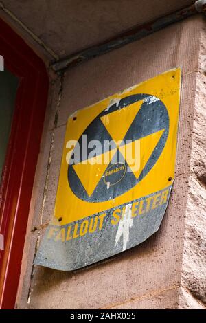 Zivilschutz fallout shelter Zeichen und Symbol, USA, 1950er Jahre Stockfoto