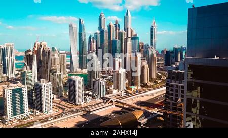 Atemberaubende Skyline von Dubai, Wolkenkratzer, Skyline. Foto genommen 17.05.2017 in Dubai, Vereinigte Arabische Emirate Stockfoto