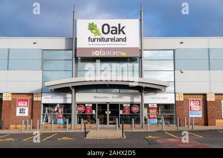 WREXHAM, GROSSBRITANNIEN - Dezember 25th, 2019: Eiche Furnitureland store Front Stockfoto