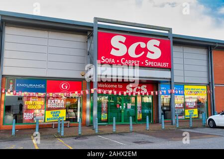 WREXHAM, GROSSBRITANNIEN - Dezember 25th, 2019: SCS Möbelhaus vorne Stockfoto