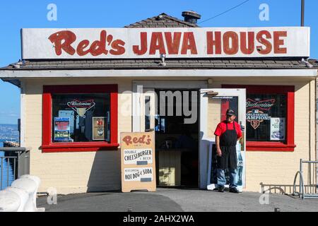 Red's Java Haus - iconic Burger Joint öffnete im Jahr 1955 am Pier 30 in South Beach District von San Francisco, Vereinigte Staaten von Amerika Stockfoto