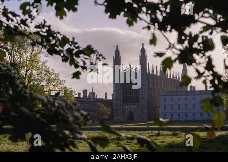 Eine Ansicht des Kings College der Universität Cambridge vom Rücken auf einem Frühling Morgen sonnig Stockfoto