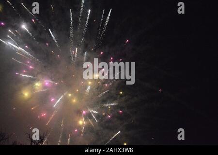 2020 Feuerwerk in Lukavac. Stockfoto