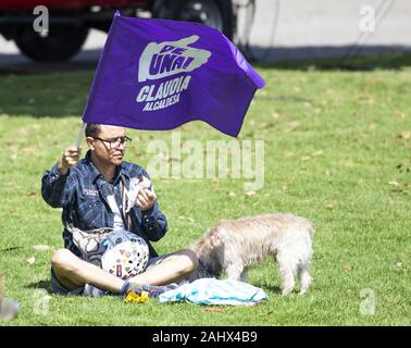 Oktober 10, 2019: Anhänger von Bogota eingehende Bürgermeister Claudia Lopez ihre Einweihung in Bogota Credit: Daniel Garzon Herazo/ZUMA Draht/Alamy Leben Nachrichten teilnehmen Stockfoto