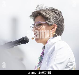 Oktober 10, 2019: Bogota Bürgermeister - wählen Claudia Lopez eine Übergabe in Bogota besucht. Credit: Daniel Garzon Herazo/ZUMA Draht/Alamy leben Nachrichten Stockfoto