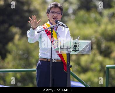 Oktober 10, 2019: Bogota Bürgermeister - wählen Claudia Lopez eine Übergabe in Bogota besucht. Credit: Daniel Garzon Herazo/ZUMA Draht/Alamy leben Nachrichten Stockfoto