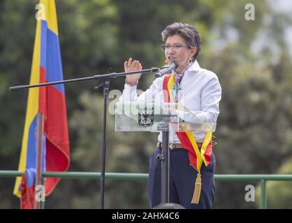 Oktober 10, 2019: Bogota Bürgermeister - wählen Claudia Lopez eine Übergabe in Bogota besucht. Credit: Daniel Garzon Herazo/ZUMA Draht/Alamy leben Nachrichten Stockfoto