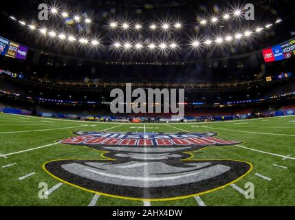 New Orleans, Louisiana, USA. 01 Jan, 2020. Allstate Sugar Bowl Logo am Mittelfeld vor der NCAA Football Spiel Action zwischen dem Georgia Bulldogs und die Baylor Bears bei Mercedes-Benz Superdome in New Orleans, Louisiana. Johann Mersits/CSM/Alamy leben Nachrichten Stockfoto