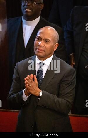 Charleston, USA. 01. Januar, 2020. Demokratische Präsidentschaftskandidaten reg. Deval Patrick von Massachusetts während Sonntag Service im historischen Mutter Emanuel AME Kirche Januar 1, 2020 in Charleston, South Carolina. Der Service Tag gefeiert, Emanzipation, die Abschaffung der Sklaverei in den Vereinigten Staaten kennzeichnen. Credit: Richard Ellis/Alamy leben Nachrichten Stockfoto