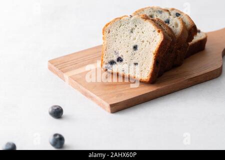 Blueberry Muffin Brot Brot Kuchen geschnitten Stockfoto