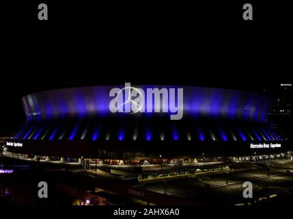 New Orleans, LA, USA. 31 Dez, 2019. Foto von Mercedes-Benz Superdome mit Allstate Sugar Bowl Farben auf der Kuppel in New Orleans, LA. Matthew Lynch/CSM/Alamy leben Nachrichten Stockfoto