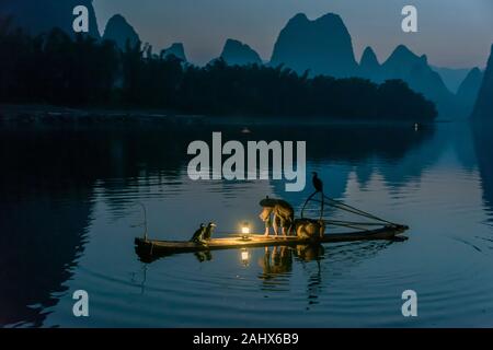 Fischfang mit Komoranten, Li River, Guilin, China Stockfoto