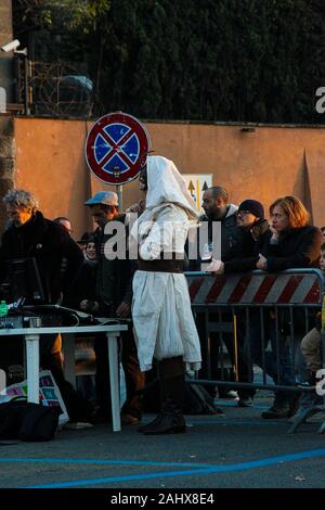 Rom, Italien. 01 Jan, 2020. Rom 2020 Festival in Lungotevere Aventino. Auch heute noch ist das Feiern des Römischen neues Jahr fortgesetzt mit Ambrogio Sparagna, 100 PMCE Gitarren von Tonino Battista, Linien de Vie mit seinem akrobaten durchgeführt, die cantoria auf die Oper. (Foto von Daniela Franceschelli/Pacific Press) Quelle: Pacific Press Agency/Alamy leben Nachrichten Stockfoto