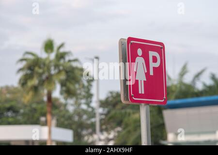 Zeichen, Symbole, Parkplätze für Frauen, Parkplatz nur für Frauen Stockfoto