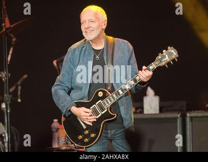 Sept. 14, 2019 - Raleigh, North Carolina; USA - Musiker Peter Frampton führt live als sein 2019 Tour macht Halt in den Küstengebieten Credit Union Musik Park in Walnut Creek in Raleigh Copyright 2019 Jason Moore befindet. (Bild: © Jason Moore/ZUMA Draht) Stockfoto