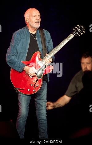 Sept. 14, 2019 - Raleigh, North Carolina; USA - Musiker Peter Frampton führt live als sein 2019 Tour macht Halt in den Küstengebieten Credit Union Musik Park in Walnut Creek in Raleigh Copyright 2019 Jason Moore befindet. (Bild: © Jason Moore/ZUMA Draht) Stockfoto