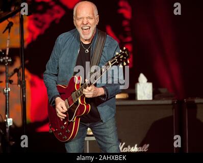 Sept. 14, 2019 - Raleigh, North Carolina; USA - Musiker Peter Frampton führt live als sein 2019 Tour macht Halt in den Küstengebieten Credit Union Musik Park in Walnut Creek in Raleigh Copyright 2019 Jason Moore befindet. (Bild: © Jason Moore/ZUMA Draht) Stockfoto