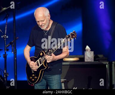 Sept. 14, 2019 - Raleigh, North Carolina; USA - Musiker Peter Frampton führt live als sein 2019 Tour macht Halt in den Küstengebieten Credit Union Musik Park in Walnut Creek in Raleigh Copyright 2019 Jason Moore befindet. (Bild: © Jason Moore/ZUMA Draht) Stockfoto