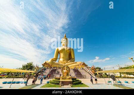 Ang Thong, Thailand - 31. Dezember 2015: Große Buddha Statue von Thailand. Großen Goldenen sitzenden Buddha im Wat Muang Tempel Komplex Stockfoto