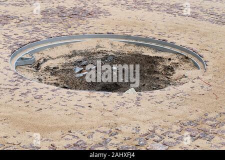 Baustoffe in eine Baustelle. In diesem Foto können Sie braunen Sand und rotem Stein Material ein Gehweg in Finnland zu erstellen. Stockfoto