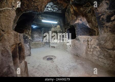 In Guzelyurt Underground City in Kappadokien, Guzelyurt Valley, Türkei. Eine antike Höhlenstadt mit mehreren Ebenen im Ihlara-Tal Stockfoto