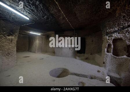 In Guzelyurt Underground City in Kappadokien, Guzelyurt Valley, Türkei. Eine antike Höhlenstadt mit mehreren Ebenen im Ihlara-Tal Stockfoto