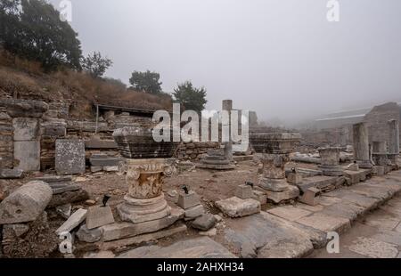 Ephesus, Selcuk Izmir, Türkei - die antike Stadt Efes. Das UNESCO-Weltkulturerbe war ist ein altes römisches Gebäude Stockfoto