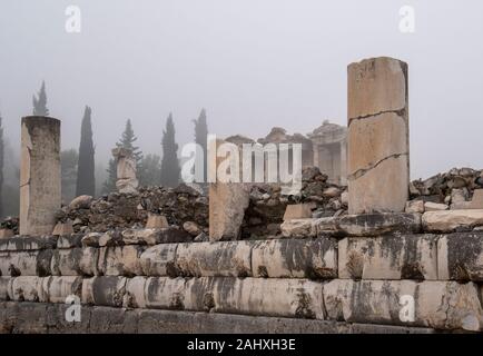 Ephesus, Selcuk Izmir, Türkei. Bibliothek von Celsus und Skulptur in der antiken Stadt Efes. Das UNESCO-Weltkulturerbe Stockfoto