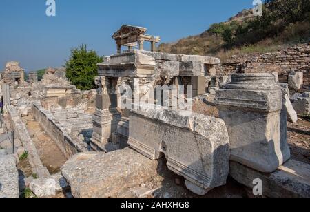 Ephesus, Selcuk Izmir, Türkei - die antike Stadt Efes. Das UNESCO-Weltkulturerbe war ist ein altes römisches Gebäude Stockfoto