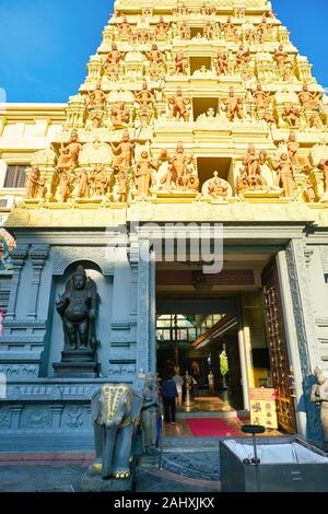 Singapur - ca. April 2019: Eintritt in Sri Senpaga Vinyagar Tempel. Es ist ein Tempel für die hinduistische Gott Ganesha Wer ist der vorherrschende Gottheit. Stockfoto