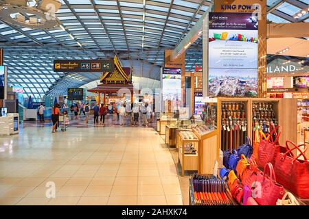 BANGKOK, THAILAND - ca. Juni 2015: Innenraum geschossen von Suvarnabhumi Airport. Stockfoto